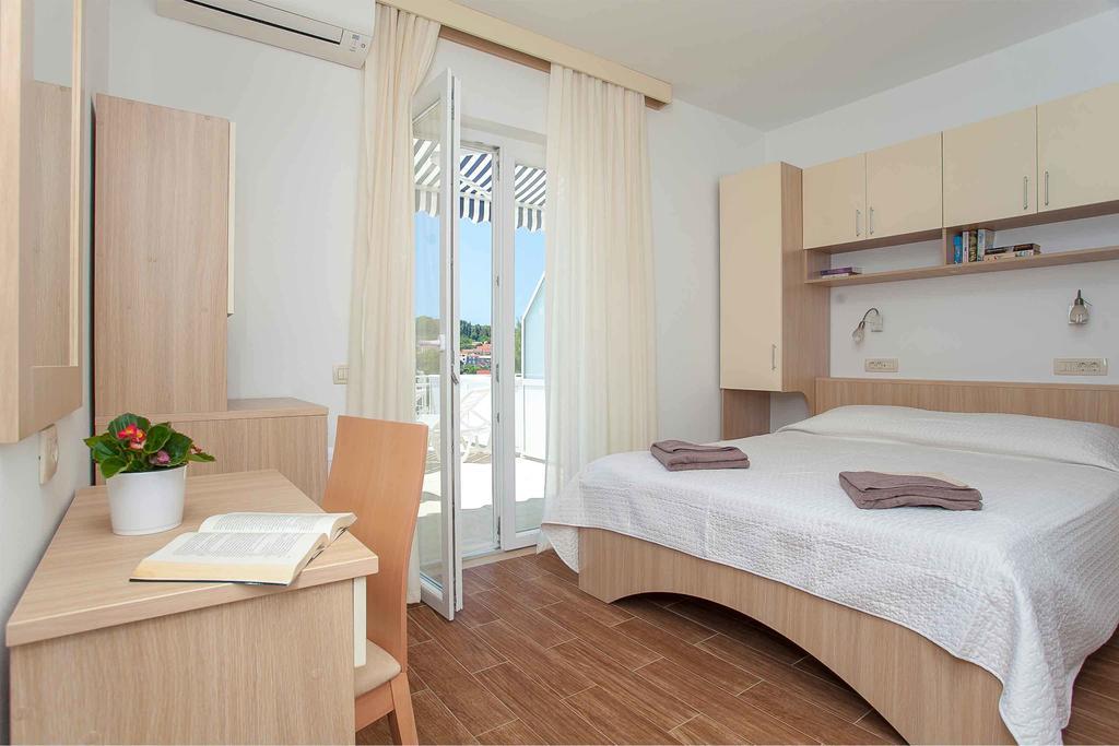 Guest House Lovric Lumbarda Buitenkant foto